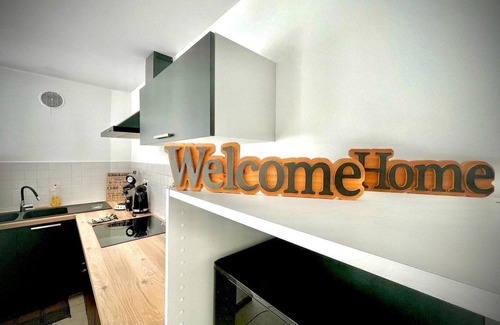 Sainte-Clotilde Centre Apartment | L'échappée Bleue, sea view, close to the airport