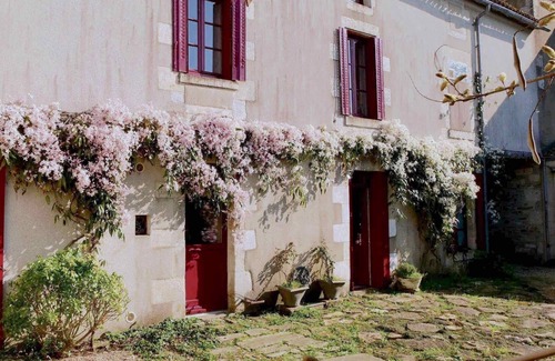 Saint-Marc-la-Lande House | l'épicerie de Madeleine welcomes you for a unique experience