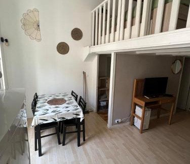 Vias Apartment | L appartement de NOLY 4 couchages TV wifi