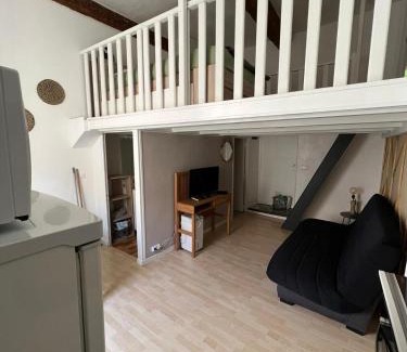 Vias Apartment | L appartement de NOLY 4 couchages TV wifi
