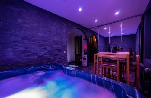 Tresserve Apartment | L'AppartOsé, triplex jacuzzi, love room Aix-les-Bains