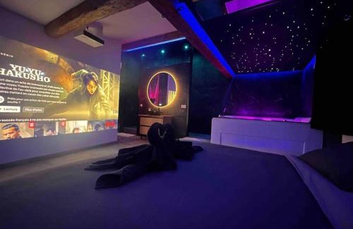 Quartier Administrations Apartment | L’arène des plaisirs - love room