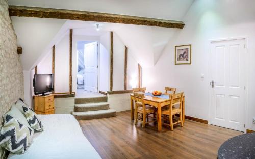 Cussay House | L'Arc de Charme