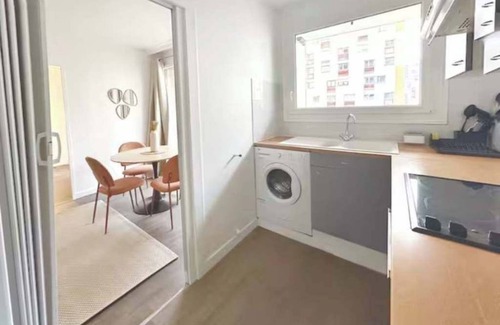 20th Arrondissement Apartment | L'Azur du 20ème - apartment with balcony