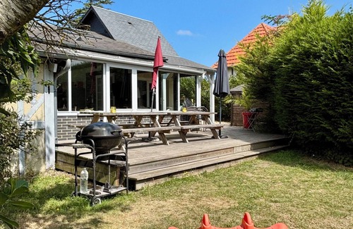 Merville-Franceville-Plage House | L'Echo des pins, 7 mins walk from Merville Franceville beach