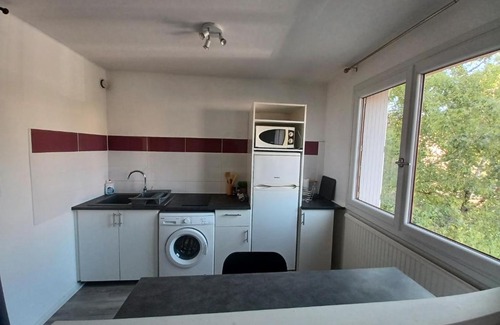 Faubourg-Raines Apartment | L'Escale, À proximité immédiate de la gare