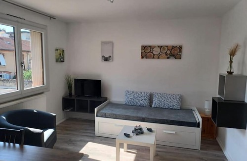 Faubourg-Raines Apartment | L'Escale, À proximité immédiate de la gare