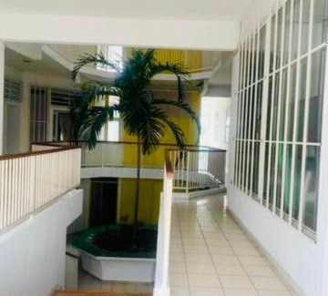 Sainte-Clotilde Apartment | L'Escale Métisse, spacieux, clim, terrasse, parking, à 10 min de l'aéroport