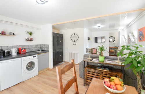 Creully Apartment | L'Escapade de Creully - Appt 2p avec grande terrasse