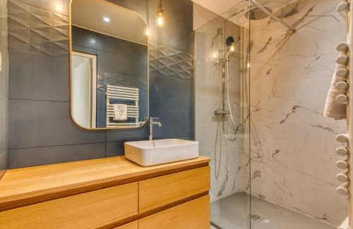 Saint-Genis-Laval Apartment | L'Horizon - Climatisé - T2 proche Hôpital Lyon Sud et métro