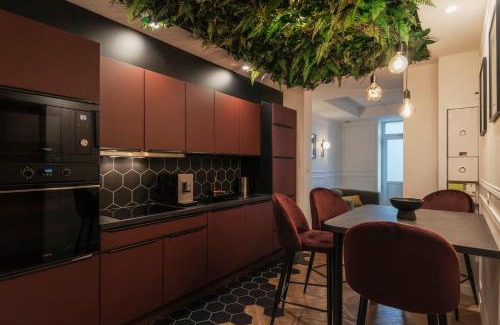 Segre Apartment | L'improbable raffiné, élégant et chaleureux