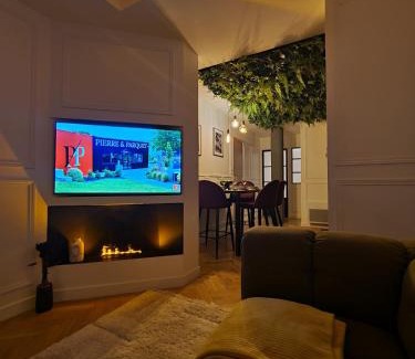Segre Apartment | L'improbable raffiné, élégant et chaleureux