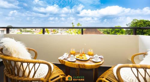 Cayenne Apartment | L'interdit Love Room - Miroir au plafond 2x2m