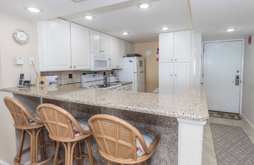 Gulf Lagoon Beach Condo | L@k Great Deals - D1102 Panama City Beach Gulf Front, 3 pools, Covered parking area!