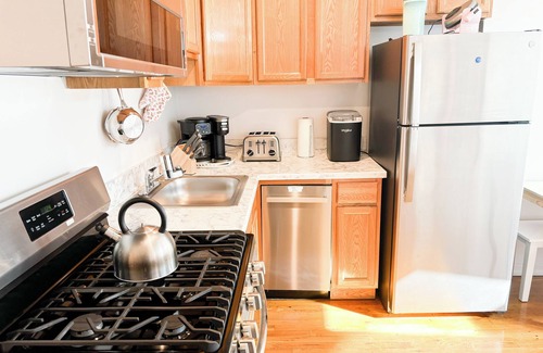 Bedford-Stuyvesant Apartment | πL@K!π Sunlit Utopia, 3 bedroom in 20ft wide brownstone
