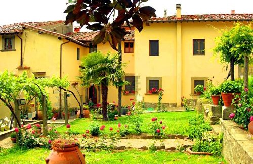 Castelfranco di Sopra Apartment | L'oasi del Borgo con Biliardo e Camino nelle Balze