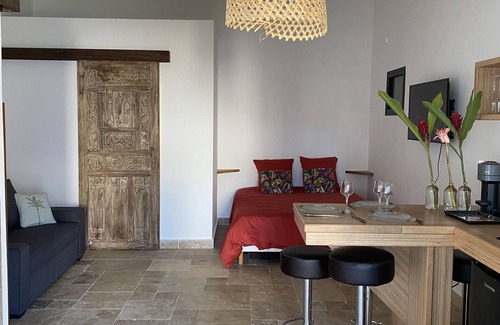 Saint-Denis House | L'Oasis de Saint-Jacques