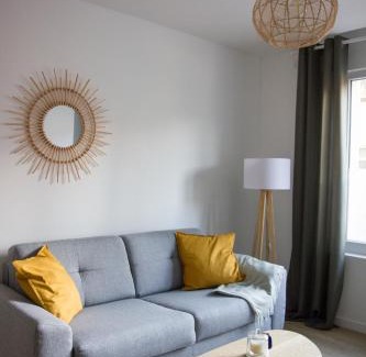 Quartier Capuche-Allies Apartment | L'olivier - Appartement moderne et chaleureux - TRAM et PARC