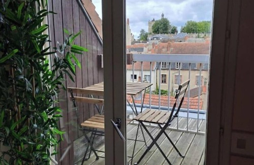 Montlucon Apartment | L ' Omerta
