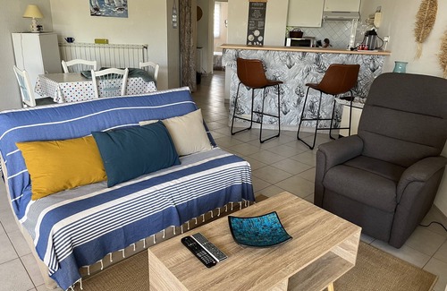Montpellier Apartment | L'Ouvéa - Spacious apartment with large terrace, beach access and sea view