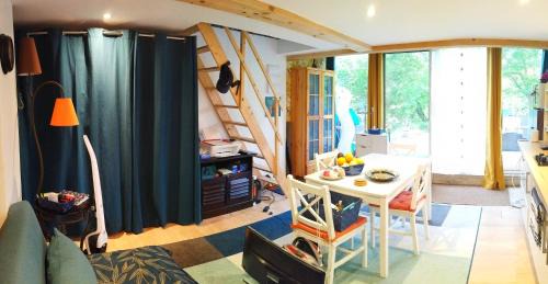Saint-Donat-sur-l'Herbasse Bed & Breakfast | La bâtie champos piscine chambre ou studio