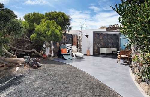 Haria Villa | 'La Bodeguita House' with Sea View, Private Terrace and Wi-Fi