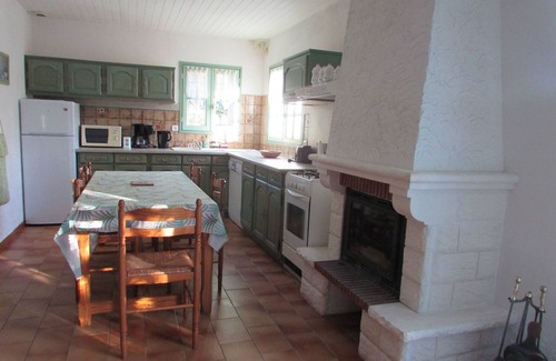 Le Gua House | La Brise Marine vacation home with heated pool near Royan