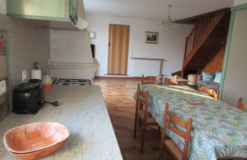 Le Gua House | La Brise Marine vacation home with heated pool near Royan