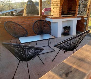 Suici House | La Căsuță Rudeni