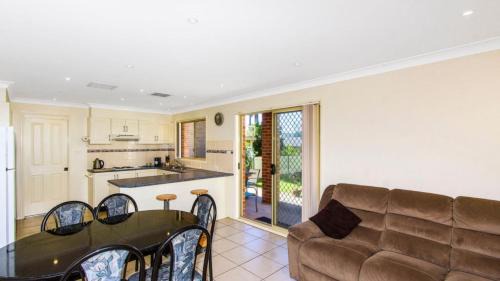 Ettalong Beach House | La Cabana - Ettalong Beach