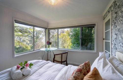 Upwey House | La Cachette in Upwey 3BR Retreat with Mountain Views