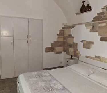 Piazza-Tralia-Pendolo Apartment | La Cantina di Alba & Tramonto