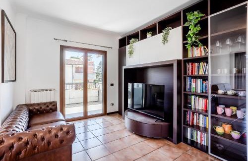 Aurelio Apartment | La Casa del Tomo - Serenity & Charme, steps from Cornelia Metro line A