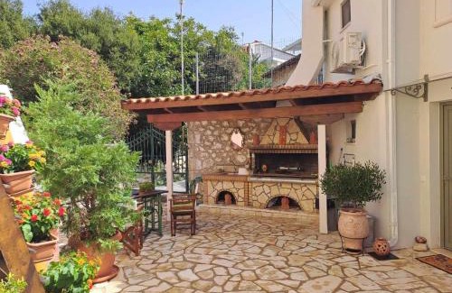 Drimonas House | La casa di Bella a tradional stone house with barbecue