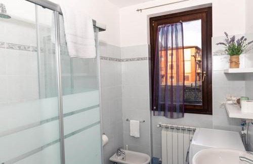 Tavernola Apartment | La casa di Gabry in residence con piscina comune