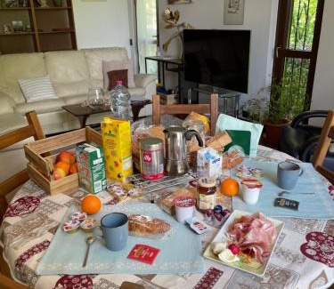 Appiano Gentile Apartment | LA CASA NEL BOSCO, DI MARI