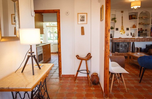 La Cabrera Ski Chalet | La Casa Pico de la Miel Incluye Piscina Privada de Agua Salada de 8 x 4 con Espectaculares Vistas