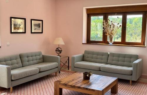 Sasamon House | La Casa Rosa