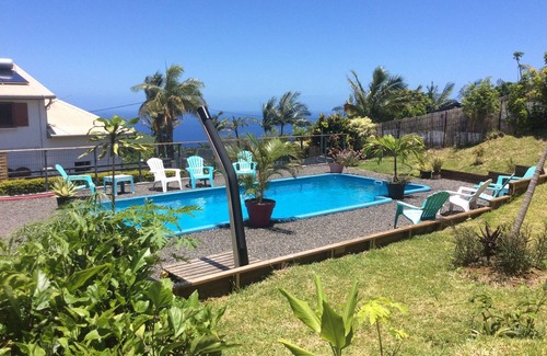 Petite-ÃŽle House | La case curcuma with heated swimming pool