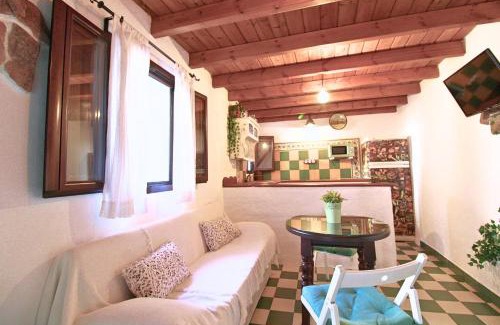 Santa Ana la Real House | La Casita del Bosque de las Letras by SIERRA VIVA