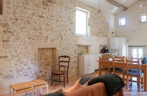 Valreas Cottage | La Chapelle, gîte with heated pool in Provence