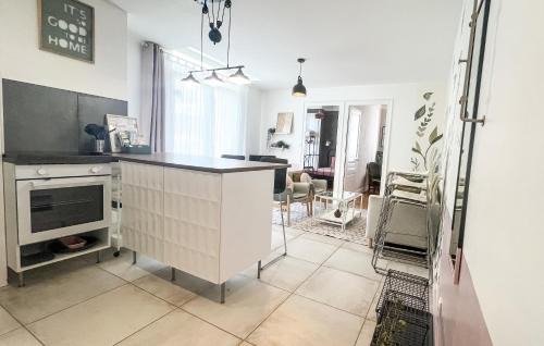 Vienne Apartment | La Cité Guillemaud 1930, parking, balcon et wifi