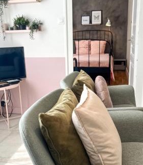 Vienne Apartment | La Cité Guillemaud 1930, parking, balcon et wifi