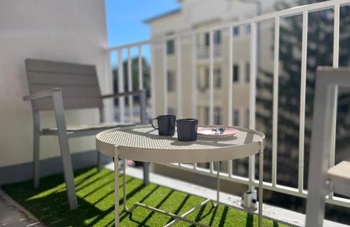 Vienne Apartment | La Cité Guillemaud 1930, parking, balcon et wifi