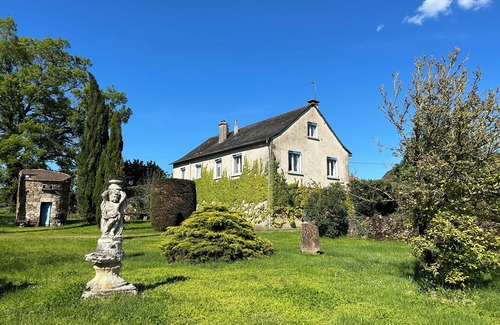 Savignac House | La Clé des Champs in Barbat, Nature-Filled Home with Pool in a Wooded Park