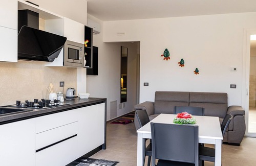 Tuglie House | La Collina di Montegrappa - Suites with Heated Private Pool - Suites with Shared Pool