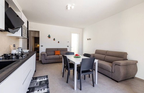 Tuglie House | La Collina di Montegrappa - Suites with Heated Private Pool - Suites with Shared Pool