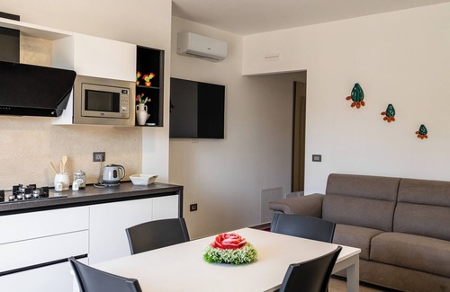 Tuglie House | La Collina di Montegrappa - Suites with Heated Private Pool - Suites with Shared Pool