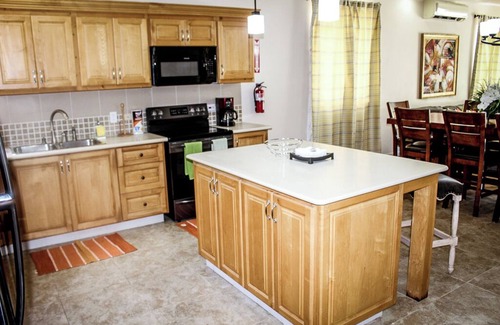 Lowlands House | La Coterie Villa -Charming 3-bedroom villa with WiFi, AC in enjoyable Lowlands