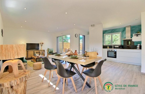 Ferel House | La Coulée Douce - FEREL